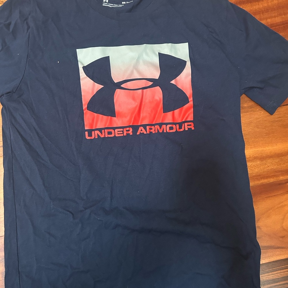 Under Armour Men's Black Tee with Red Gradient Logo